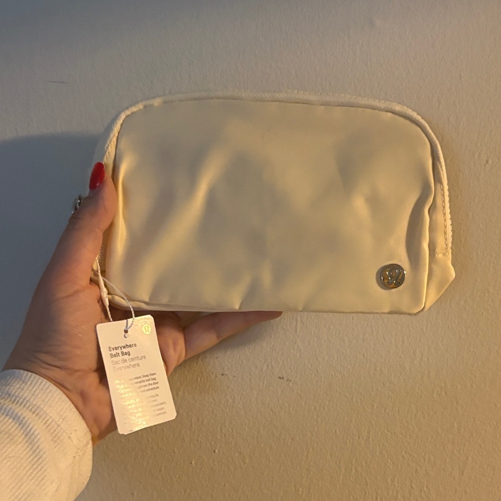 Everywhere Belt Bag – Cream Compact Crossbody Pouch